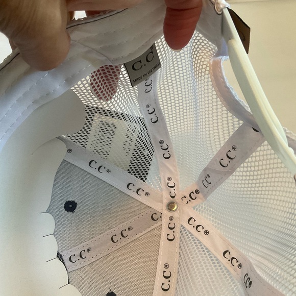 Fashion City - Men's HOOKED Patch Embroidered Baseball Cap with Meshed Back - Picture 5 of 6